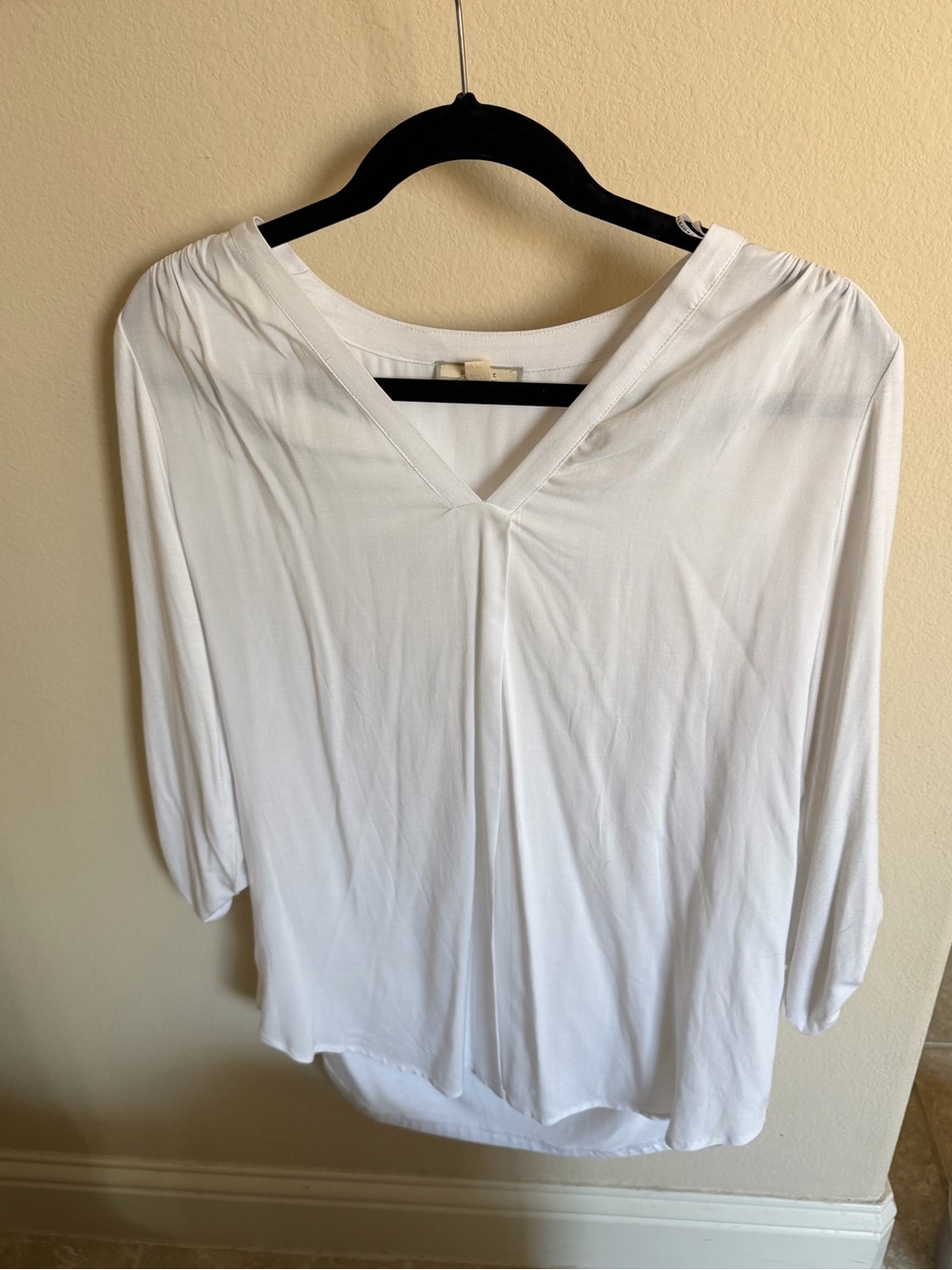 Pleione White V-Neck Pleated Front Blouse / Tunic Top Size small
